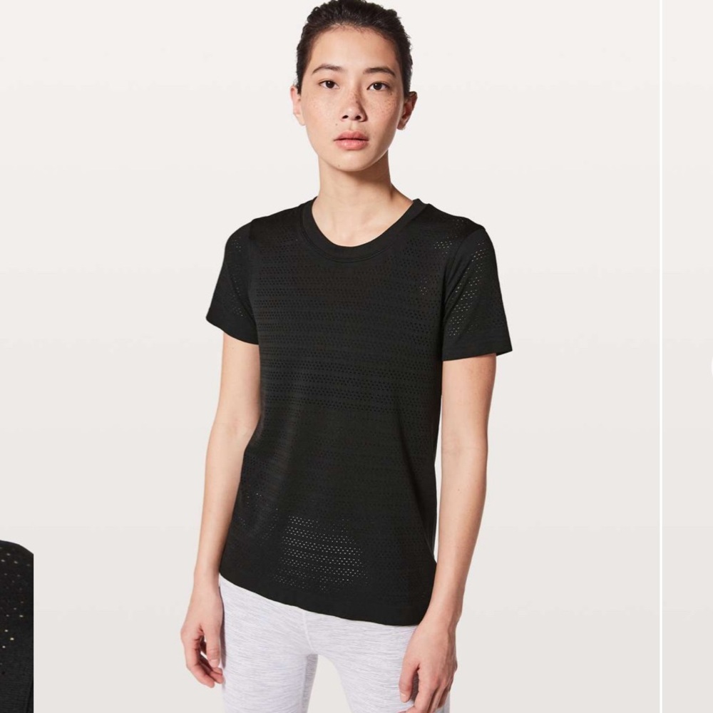 Lululemon Breeze By Short Sleeve *Squad
Black / Black size 8